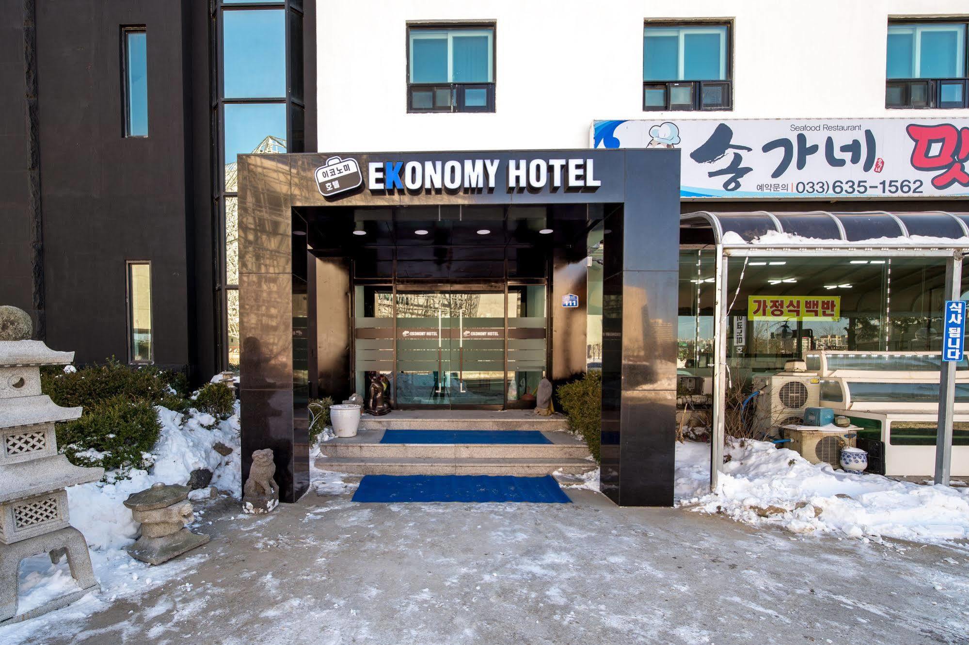 Ekonomy Hotel Сокчхо Екстер'єр фото